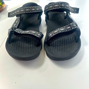 Teva women’s wide 9 sandals